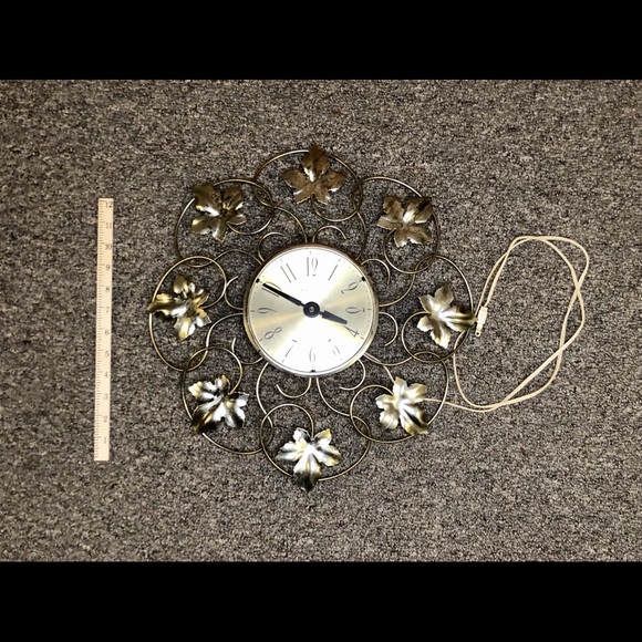Mid-Century Modern  MASTERCRAFTERS Brass WallClock - Picture 7 of 7